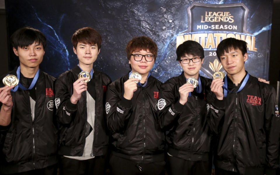 EDG翻盘TES,Deft团战一打五2025世界赛2:1(洛杉矶) EDG翻盘TES,Deft团战一打五2025世界赛2:1(洛杉矶)